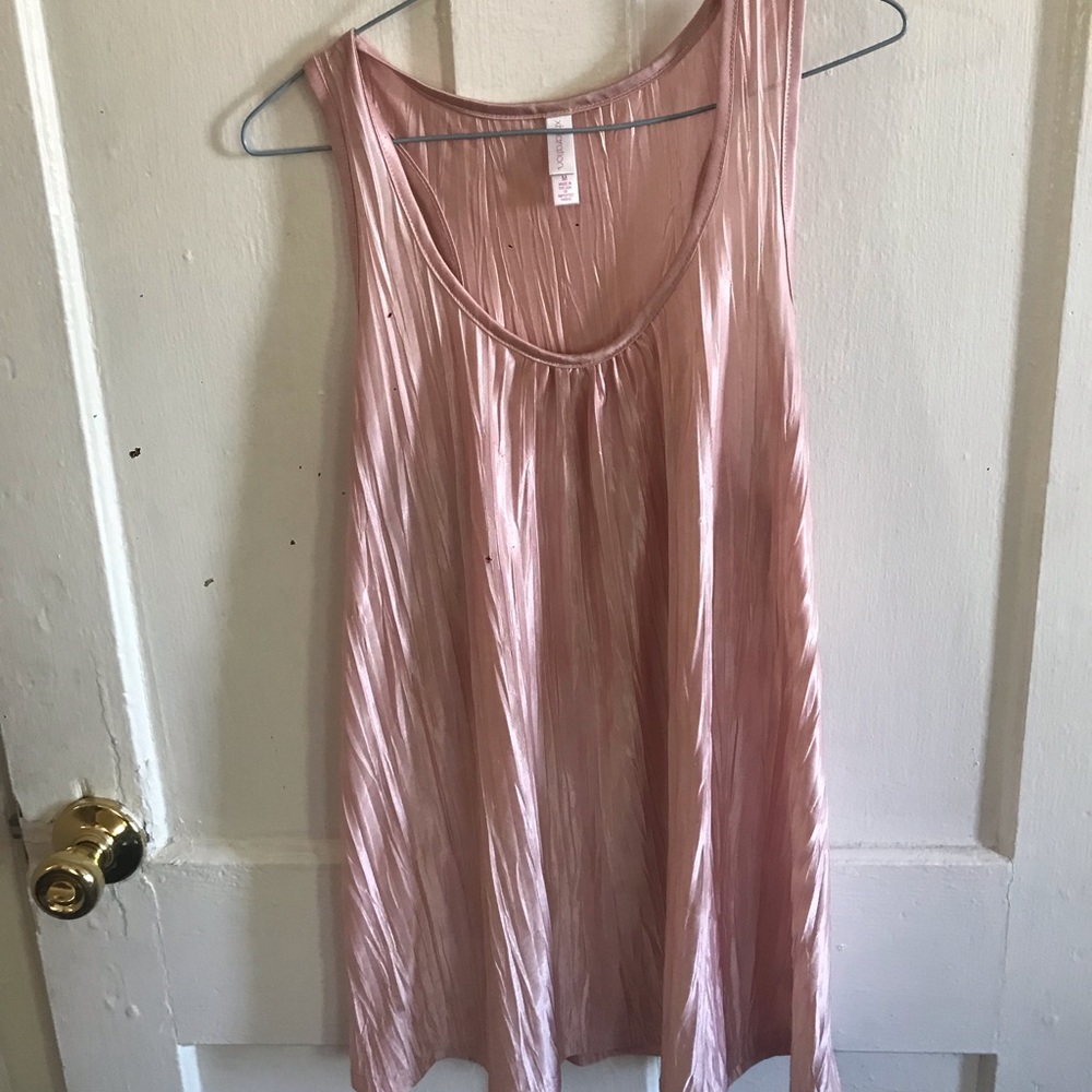Crinkly pink top!